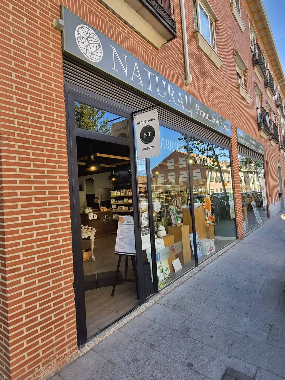 Fachada de la tienda modelo Naturtienda en Navalcarnero